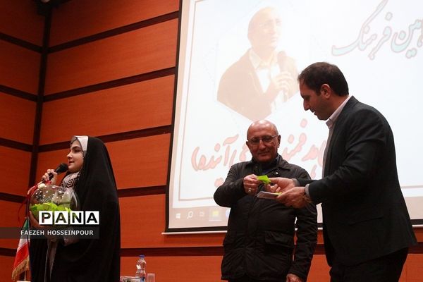 همایش زندگی هدفمند و طراحی آینده برای دانش‌آموزان دختر متوسطه بهارستان‌دو