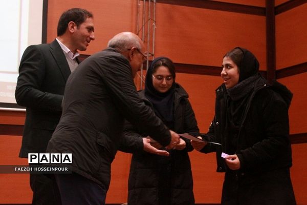 همایش زندگی هدفمند و طراحی آینده برای دانش‌آموزان دختر متوسطه بهارستان‌دو