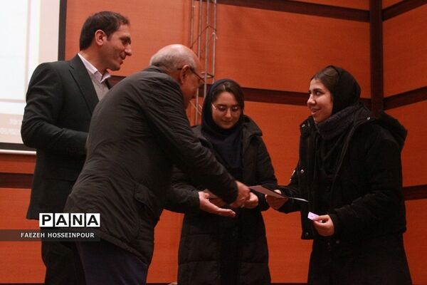 همایش زندگی هدفمند و طراحی آینده برای دانش‌آموزان دختر متوسطه بهارستان‌دو