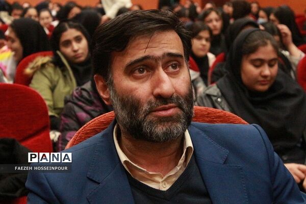 جشن تکلیف سیاسی دانش‌آموزان بهارستانی
