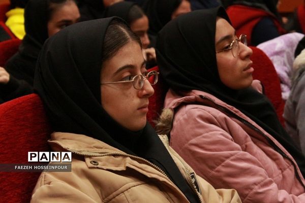 جشن تکلیف سیاسی دانش‌آموزان بهارستانی