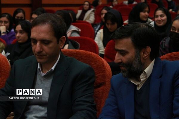 جشن تکلیف سیاسی دانش‌آموزان بهارستانی