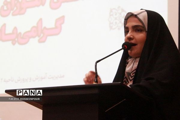 جشن تکلیف سیاسی دانش‌آموزان بهارستانی