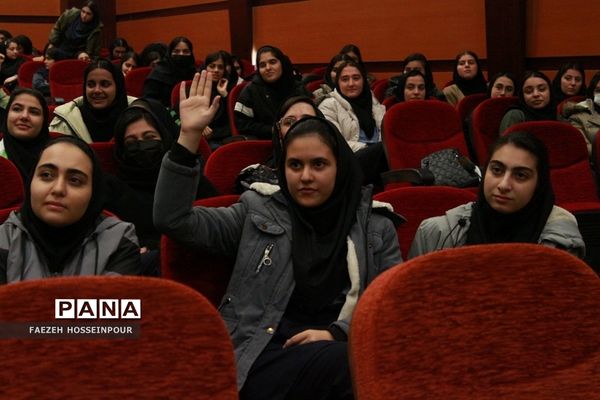 جشن تکلیف سیاسی دانش‌آموزان بهارستانی