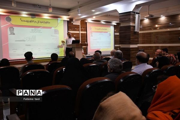 تقدیر از دانش آموزان مدارس شاهد