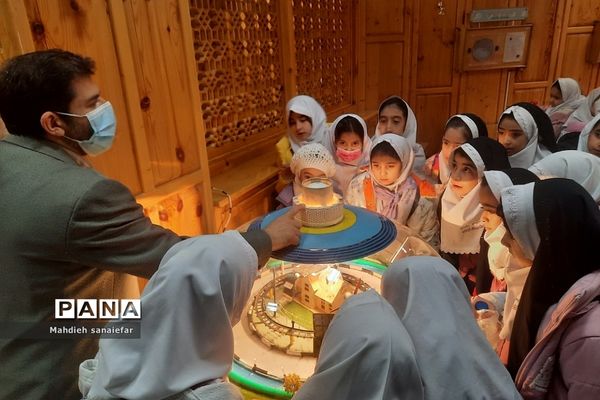 بازدید دانش‌آموزان ناحیه دو شهرری از آسمان‌نما و موزه حرم حضرت عبدالعظیم (ع)