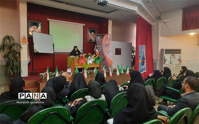 نشست تخصصی مشاوران تحصیلی شهرستان‌های استان تهران در آموزشگاه راضیه شکرایی ناحیه دو شهرری