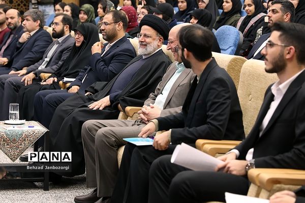 مراسم تجلیل از مدال‌آوران المپیادهای علمی جهانی و احیای باشگاه دانش‌پژوهان جهان
