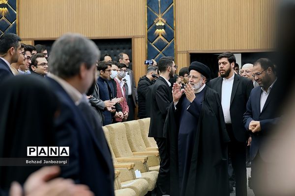 مراسم تجلیل از مدال‌آوران المپیادهای علمی جهانی و احیای باشگاه دانش‌پژوهان جهان
