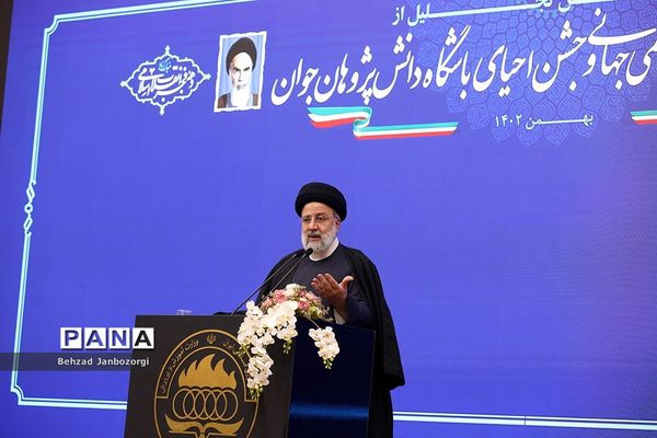 مراسم تجلیل از مدال‌آوران المپیادهای علمی جهانی و احیای باشگاه دانش‌پژوهان جهان