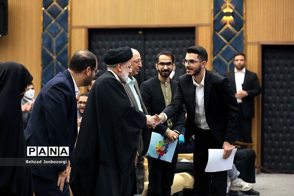 مراسم تجلیل از مدال‌آوران المپیادهای علمی جهانی و احیای باشگاه دانش‌پژوهان جهان