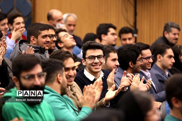 مراسم تجلیل از مدال‌آوران المپیادهای علمی جهانی و احیای باشگاه دانش‌پژوهان جهان