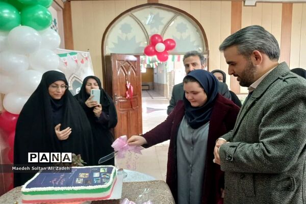 نمایشگاه دست‌سازه‌های دانش‌آموزی آموزش و پرورش اسلامشهر