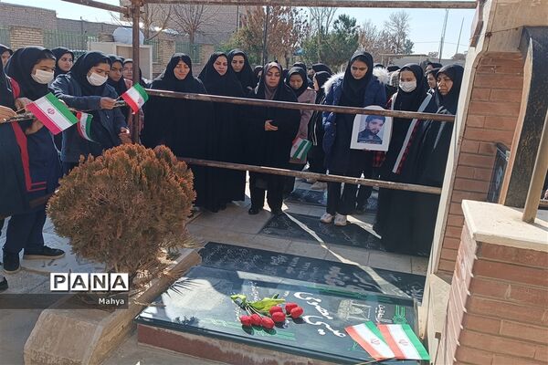 مراسم دهه فجر با راهپیمایی دانش‌آموزان آموزشگاه شبانه روزی حضرت زهرا (س) جوادآباد