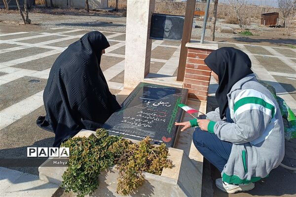 مراسم دهه فجر با راهپیمایی دانش‌آموزان آموزشگاه شبانه روزی حضرت زهرا (س) جوادآباد