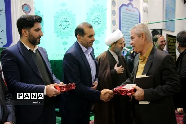 برگزاری میزخدمت به‌مناسبت دهه فجر در قرچک