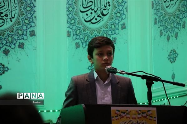 برگزاری میزخدمت به‌مناسبت دهه فجر در قرچک