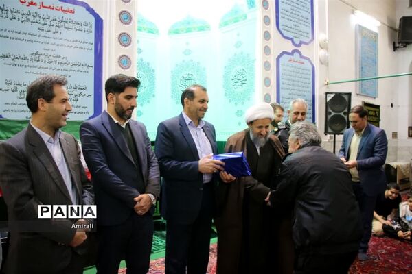 برگزاری میزخدمت به‌مناسبت دهه فجر در قرچک