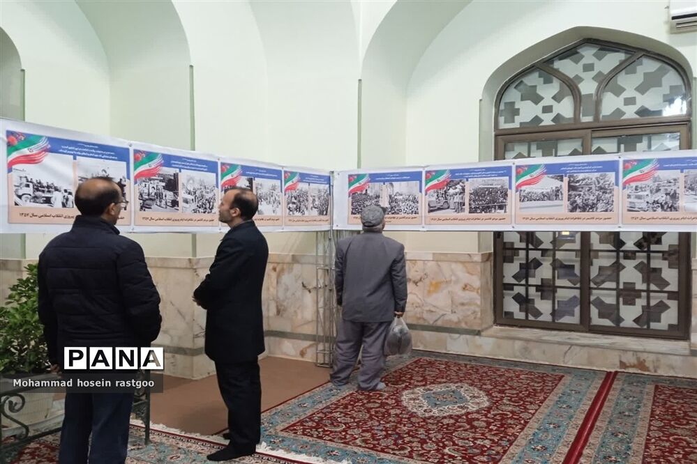 برپایی نمایشگاه عکس انقلاب اسلامی در کاشمر