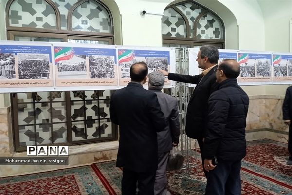 برپایی نمایشگاه عکس انقلاب اسلامی در کاشمر