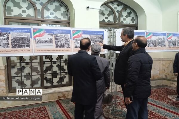 برپایی نمایشگاه عکس انقلاب اسلامی در کاشمر