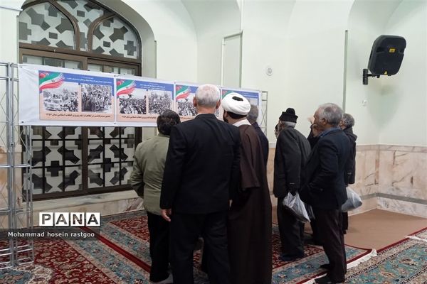 برپایی نمایشگاه عکس انقلاب اسلامی در کاشمر