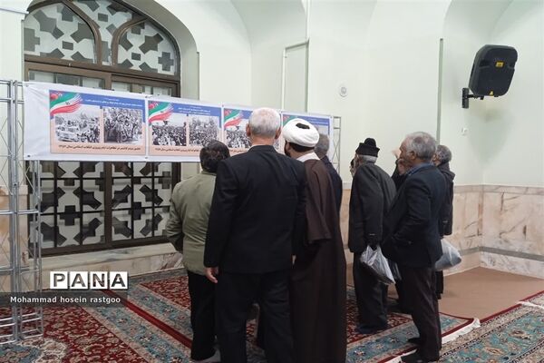 برپایی نمایشگاه عکس انقلاب اسلامی در کاشمر