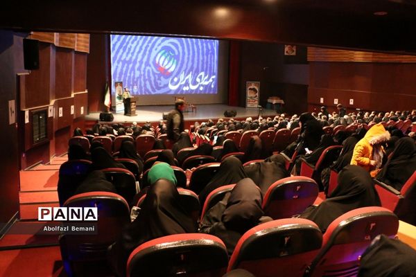 همایش تجلیل از دست‌اندرکاران اردوهای راهیان نور دختران در قم-1