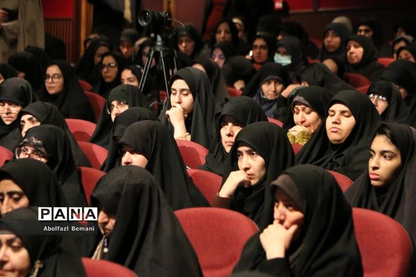 همایش تجلیل از دست‌اندرکاران اردوهای راهیان نور دختران در قم-1
