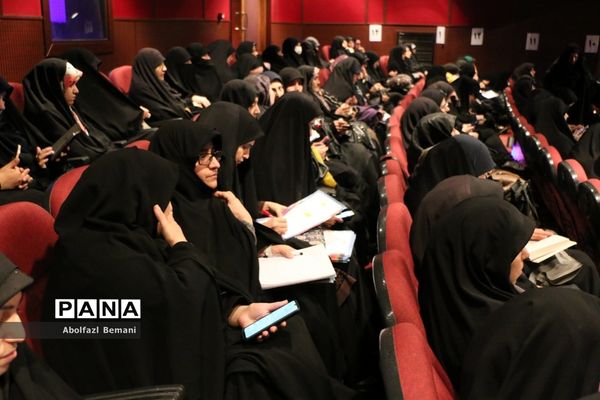 همایش تجلیل از دست‌اندرکاران اردوهای راهیان نور دختران در قم-1