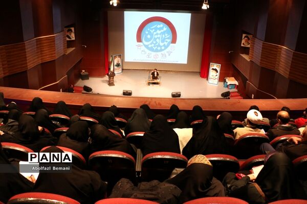 همایش تجلیل از دست‌اندرکاران اردوهای راهیان نور دختران در قم-1
