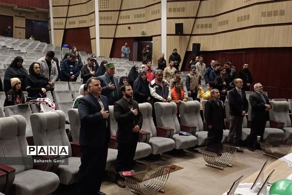 رونمایی از کتاب کاپشن صورتی در نیشابور