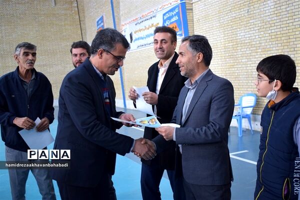 تیم والیبال شهید نظری دبیرستان ابن سینا بهاباد قهرمان مسابقات والیبال جام فجر شد