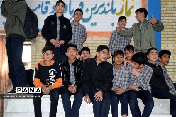 تیم والیبال شهید نظری دبیرستان ابن سینا بهاباد قهرمان مسابقات والیبال جام فجر شد