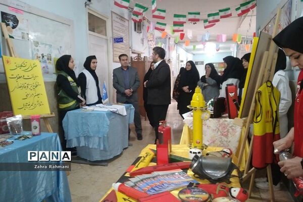 برگزاری مانور یاوران انقلاب در دبیرستان حجاب ناحیه یک شهرری