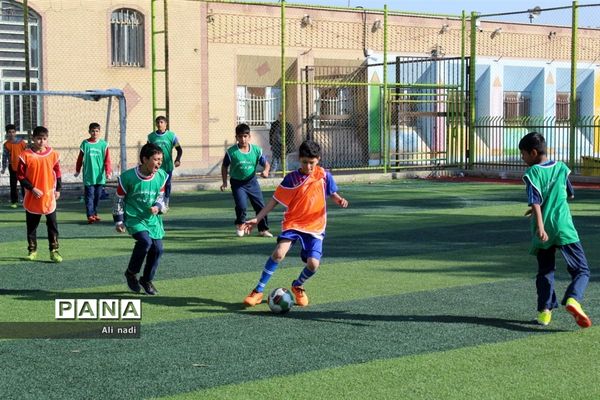 برگزاری مسابقات فوتبال ابتدایی در مدرسه الجواد شهر جوادآباد