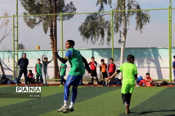 برگزاری مسابقات فوتبال ابتدایی در مدرسه الجواد شهر جوادآباد