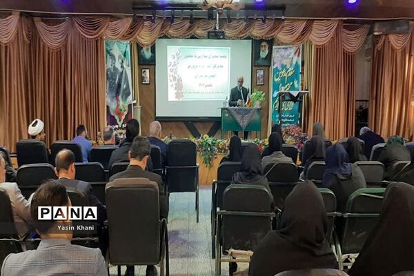 نشست صمیمی مدیرکل آموزش و پرورش مازندران با مدیران مدارس شهرستان عباس‌آباد