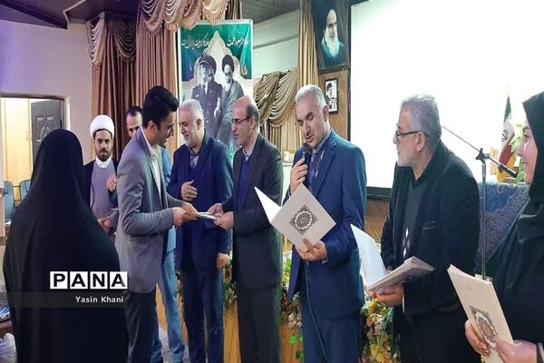 نشست صمیمی مدیرکل آموزش و پرورش مازندران با مدیران مدارس شهرستان عباس‌آباد