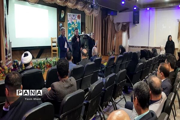 نشست صمیمی مدیرکل آموزش و پرورش مازندران با مدیران مدارس شهرستان عباس‌آباد