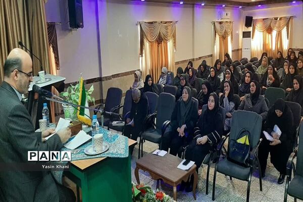 نشست صمیمی مدیرکل آموزش و پرورش مازندران با مدیران مدارس شهرستان عباس‌آباد