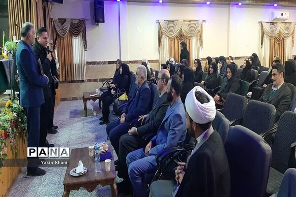نشست صمیمی مدیرکل آموزش و پرورش مازندران با مدیران مدارس شهرستان عباس‌آباد