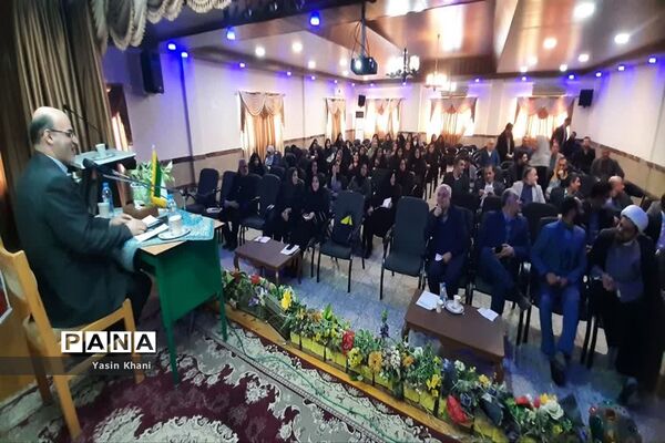 نشست صمیمی مدیرکل آموزش و پرورش مازندران با مدیران مدارس شهرستان عباس‌آباد