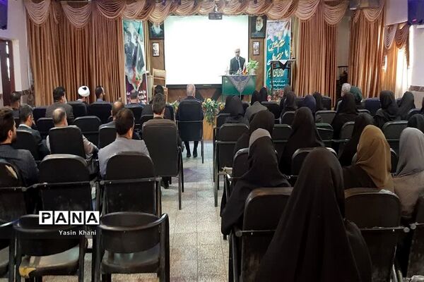 نشست صمیمی مدیرکل آموزش و پرورش مازندران با مدیران مدارس شهرستان عباس‌آباد