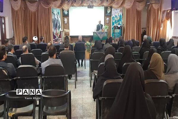 نشست صمیمی مدیرکل آموزش و پرورش مازندران با مدیران مدارس شهرستان عباس‌آباد