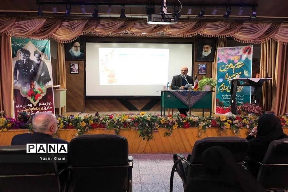 نشست صمیمی مدیرکل آموزش و پرورش مازندران با مدیران مدارس شهرستان عباس‌آباد