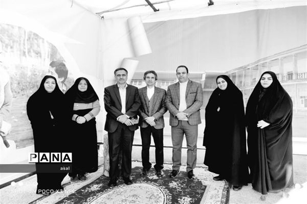 افتتاحیه جشنواره شصت برگ به یاد قصه‌های مجید در دبیرستان شهید حلبیان ناحیه ۴