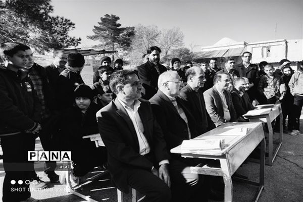 افتتاحیه جشنواره شصت برگ به یاد قصه‌های مجید در دبیرستان شهید حلبیان ناحیه ۴