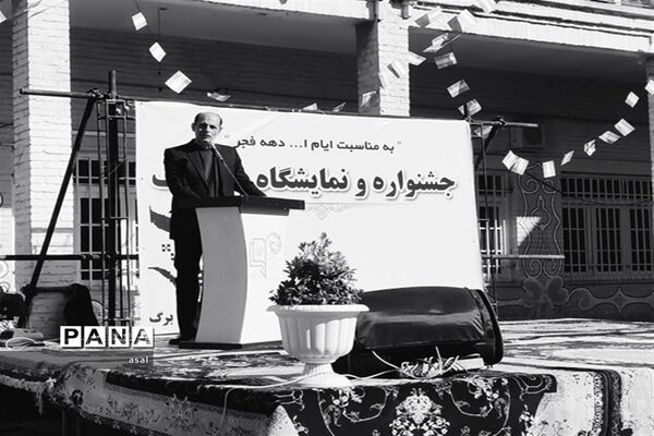 افتتاحیه جشنواره شصت برگ به یاد قصه‌های مجید در دبیرستان شهید حلبیان ناحیه ۴