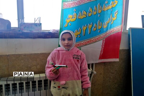 برگزاری روز بدون کیف و کتاب  مطابق با دهه فجر و 22 بهمن ماه در دبستان بوستان شهرستان بن